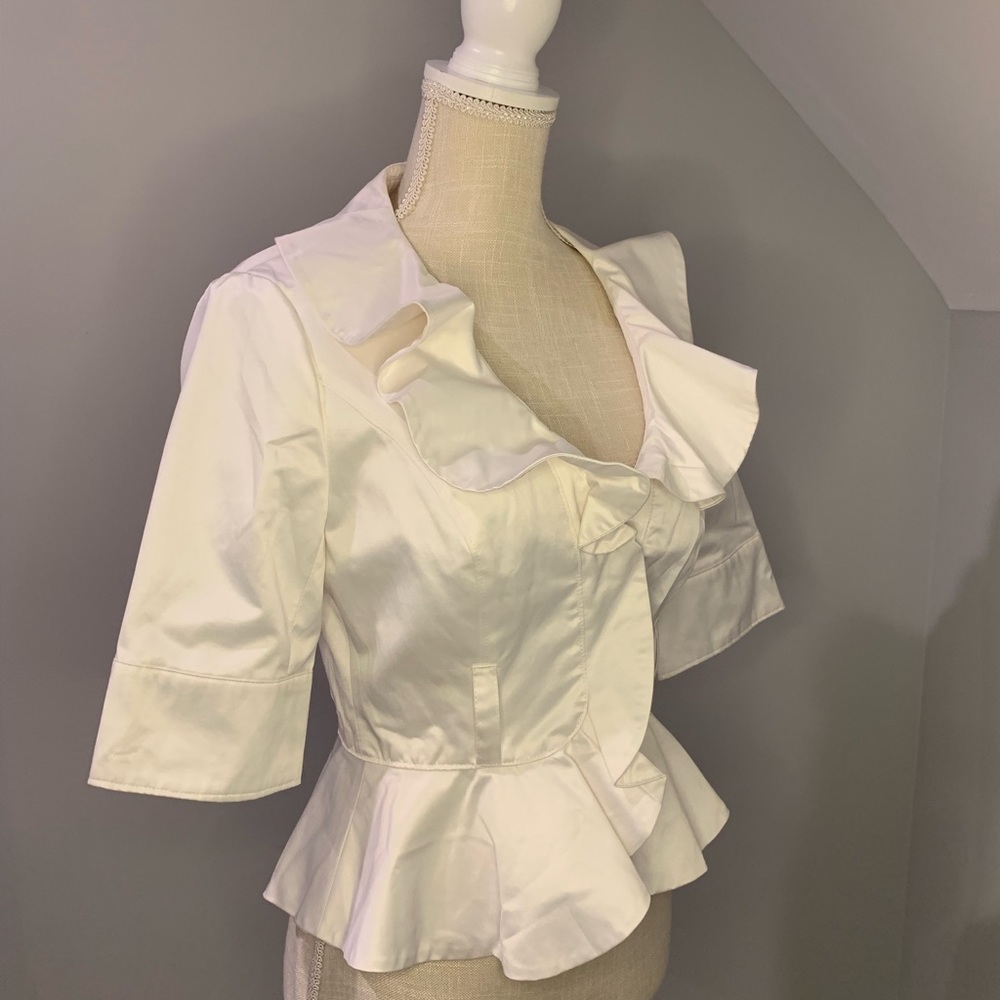 Light used woman jacket, white color, size small.